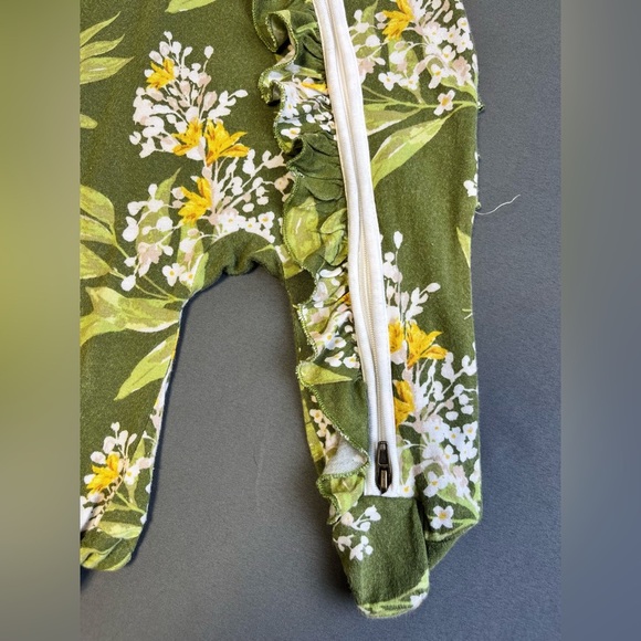 Milkbarn Green Floral Bamboo Ruffle Zipper Footed Romper size 0-3Months - Picture 2 of 11